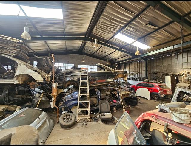 400M² FACTORY FOR SALE IN KNIGHTS
